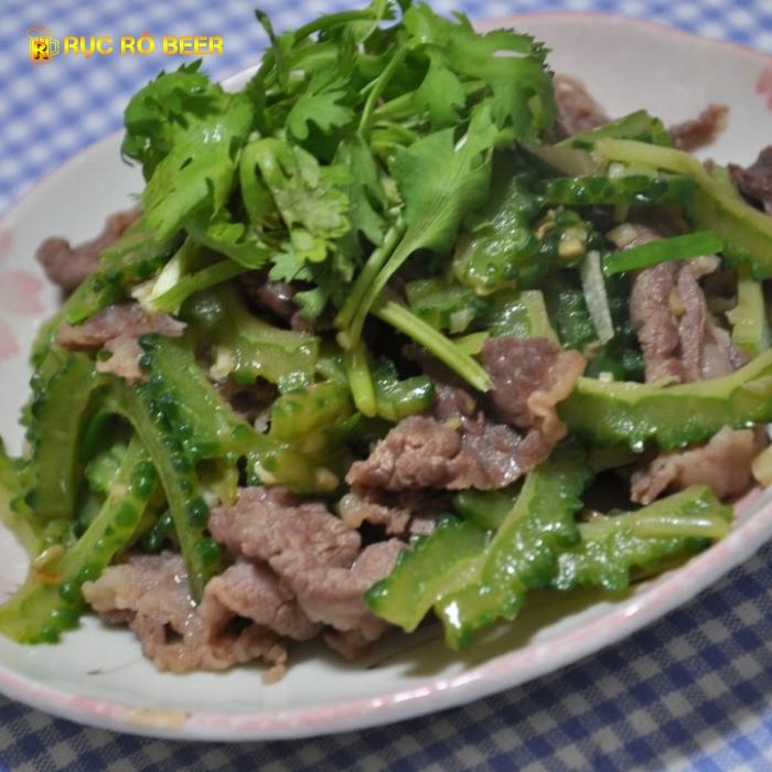 Kho qua xao thit hop (1)